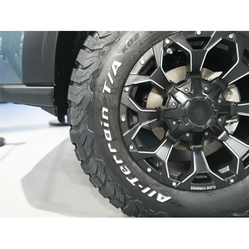 Fashion Maxus T90 dengan tangan kiri mengambil trak pikap trak diesel 4x4 dewasa